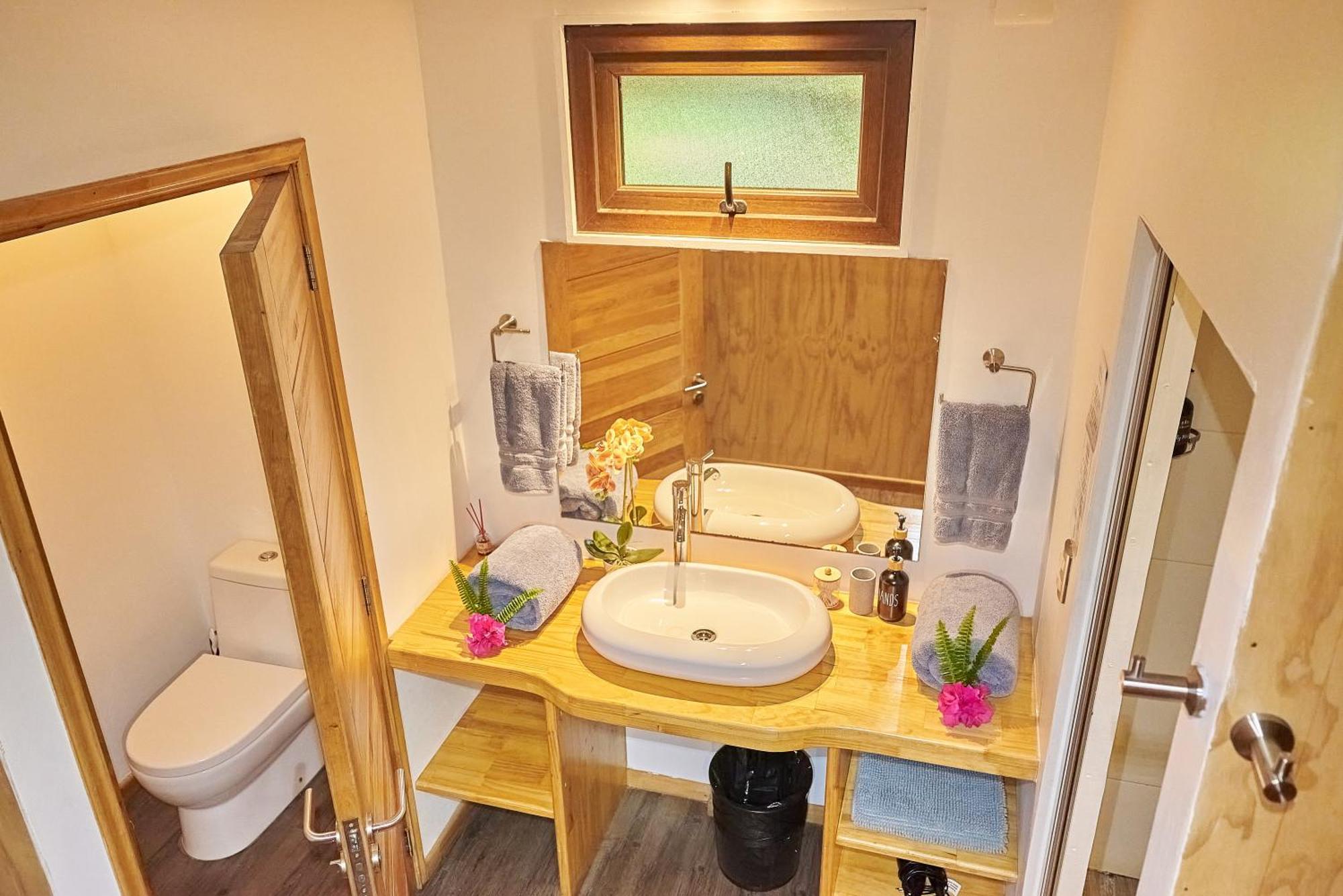 Takarua Lodge Hanga Roa Ngoại thất bức ảnh