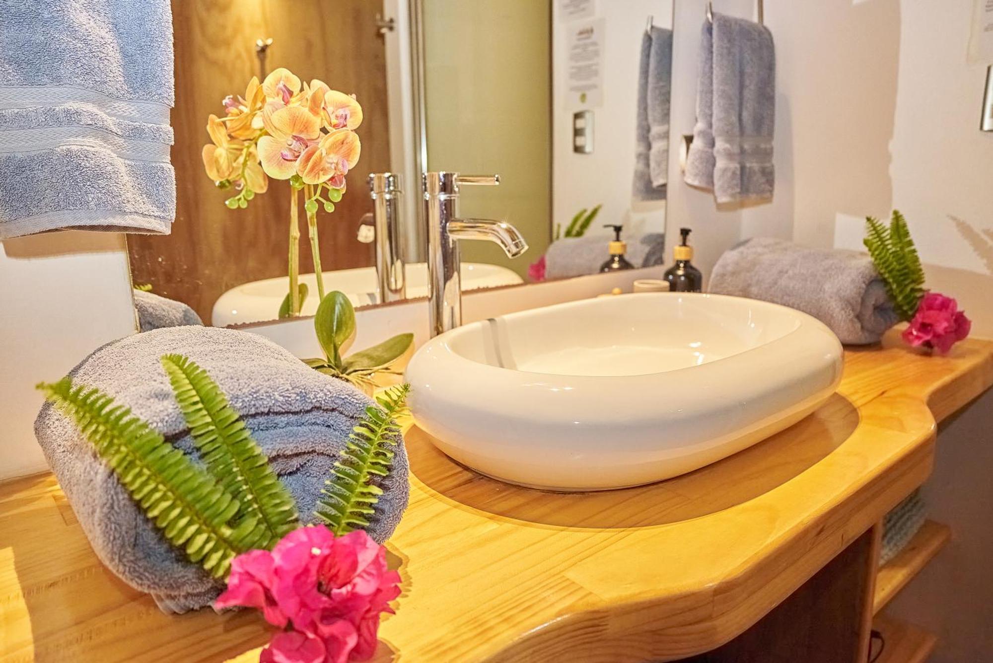 Takarua Lodge Hanga Roa Ngoại thất bức ảnh